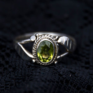 Simple Leaf Ring - Silver - Green Peridot - Ekeko Crafts