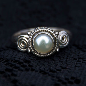 Anand Ring - Silver - Pearl - Ekeko Crafts