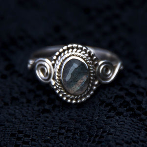 Jai Ring - Silver - Labradorite - Ekeko Crafts